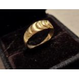 9ct Gold Dress Ring - 3.3g & size R+.5