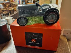 Boxed Border Fine Arts Massey Ferguson 754056 Fergie Money Bank