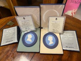 Pair of Boxed Wedgwood Portrait Medallions Approx 12cm x 10cm of HM Queen Elizabeth II Number 478 in