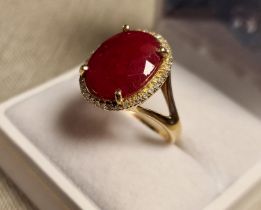 9ct Gold & Large Ruby Dress Ring - 5.2g & size N