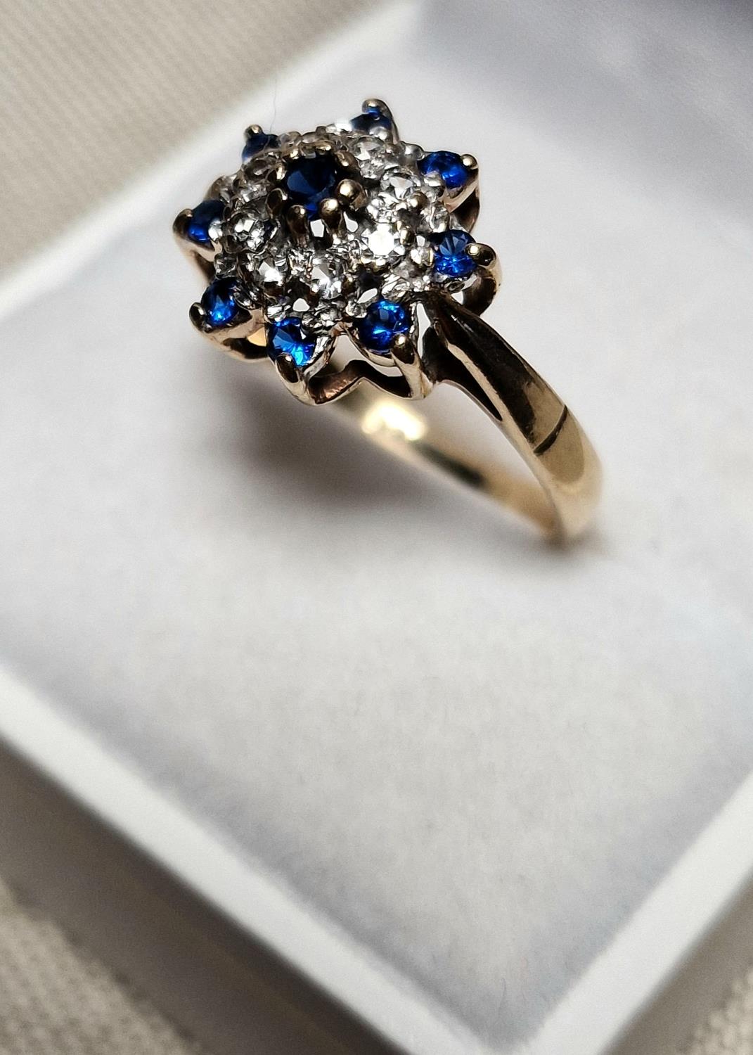 9ct Gold, Diamond & Sapphire Cluster Ring, size O+0.5 & 3g - Image 2 of 4
