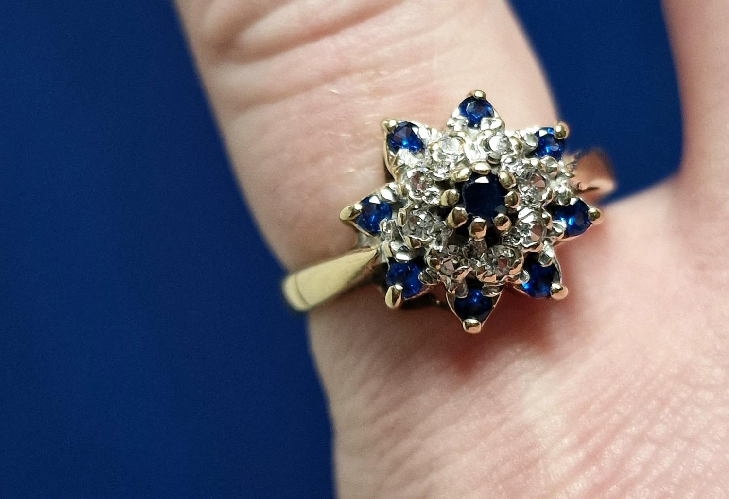 9ct Gold, Diamond & Sapphire Cluster Ring, size O+0.5 & 3g - Image 3 of 4