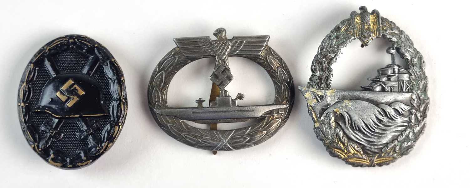 A German Third Reich wound badge in black, marked L/54 for Schauerte & Höhfeld, Lüdenscheid;