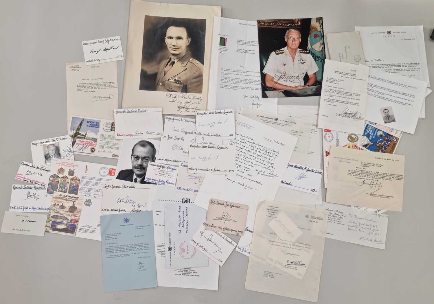 Military Autographs. A large accumulation of signed cards, letters and photographs. - Image 5 of 17