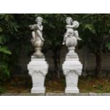 Zwei Parkfiguren