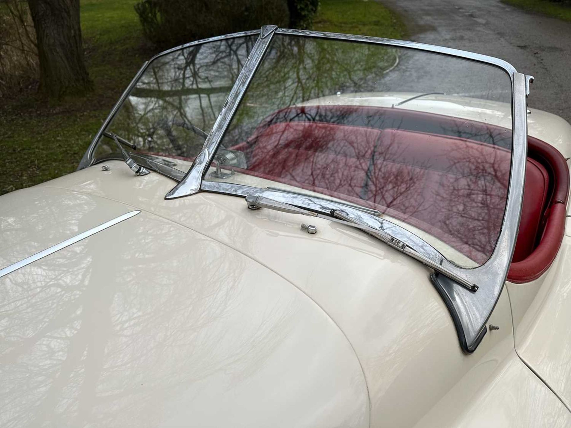 1956 Jaguar XK140 SE Roadster Home-market car. In the same family ownership for 33 years - Image 38 of 81