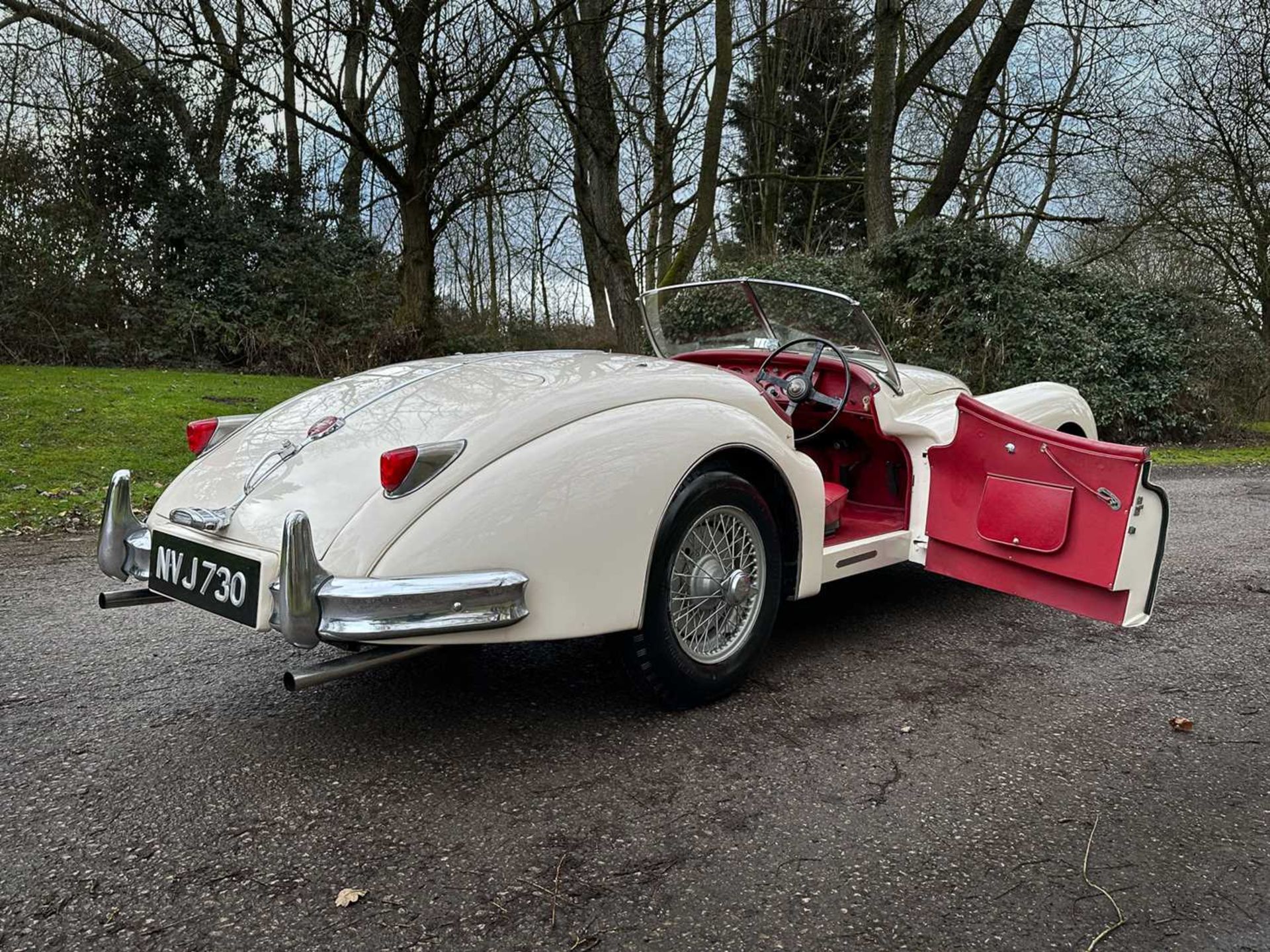 1956 Jaguar XK140 SE Roadster Home-market car. In the same family ownership for 33 years - Image 28 of 81