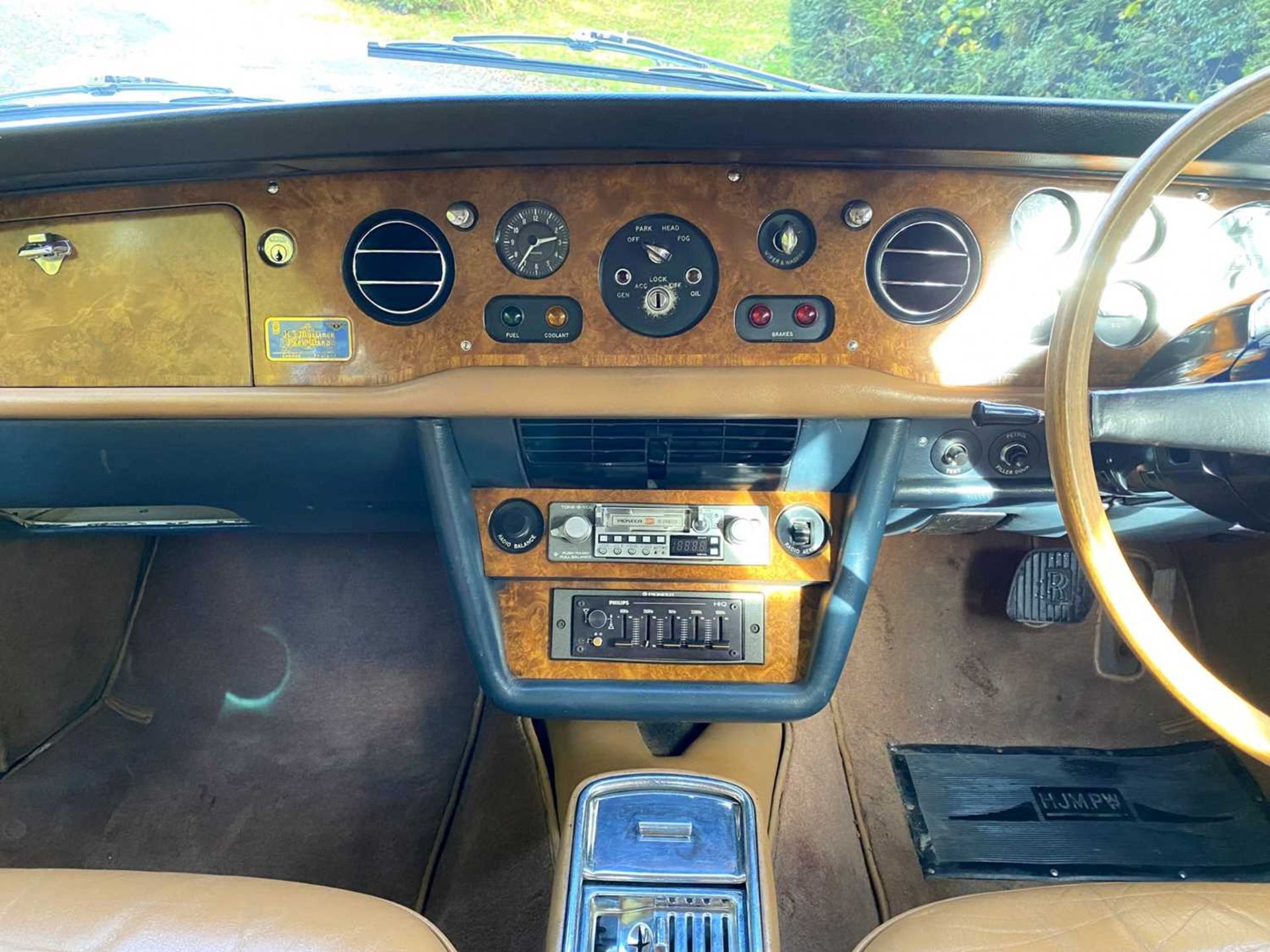 1971 Rolls-Royce Corniche Saloon Finished in Royal Navy Blue with Tobacco hide - Image 44 of 100