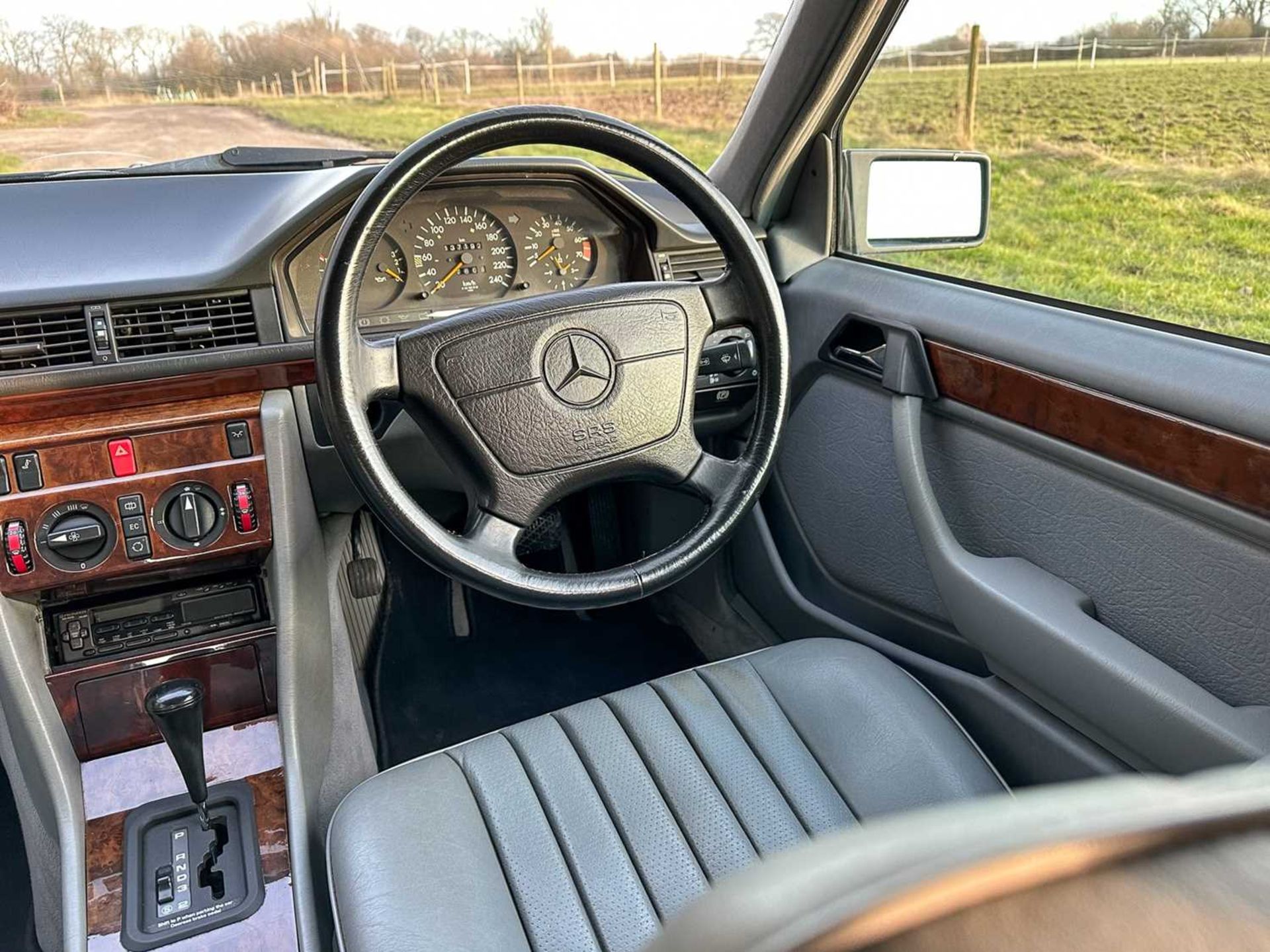 1993 Mercedes-Benz E200 Elegance *** NO RESERVE *** - Image 36 of 66