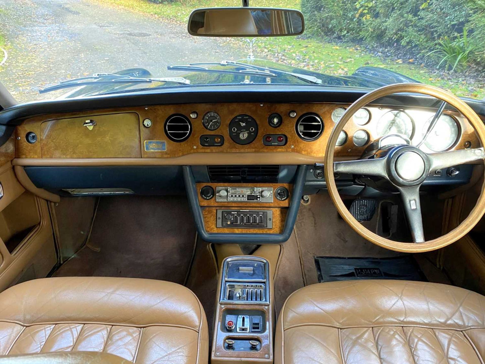 1971 Rolls-Royce Corniche Saloon Finished in Royal Navy Blue with Tobacco hide - Image 38 of 100