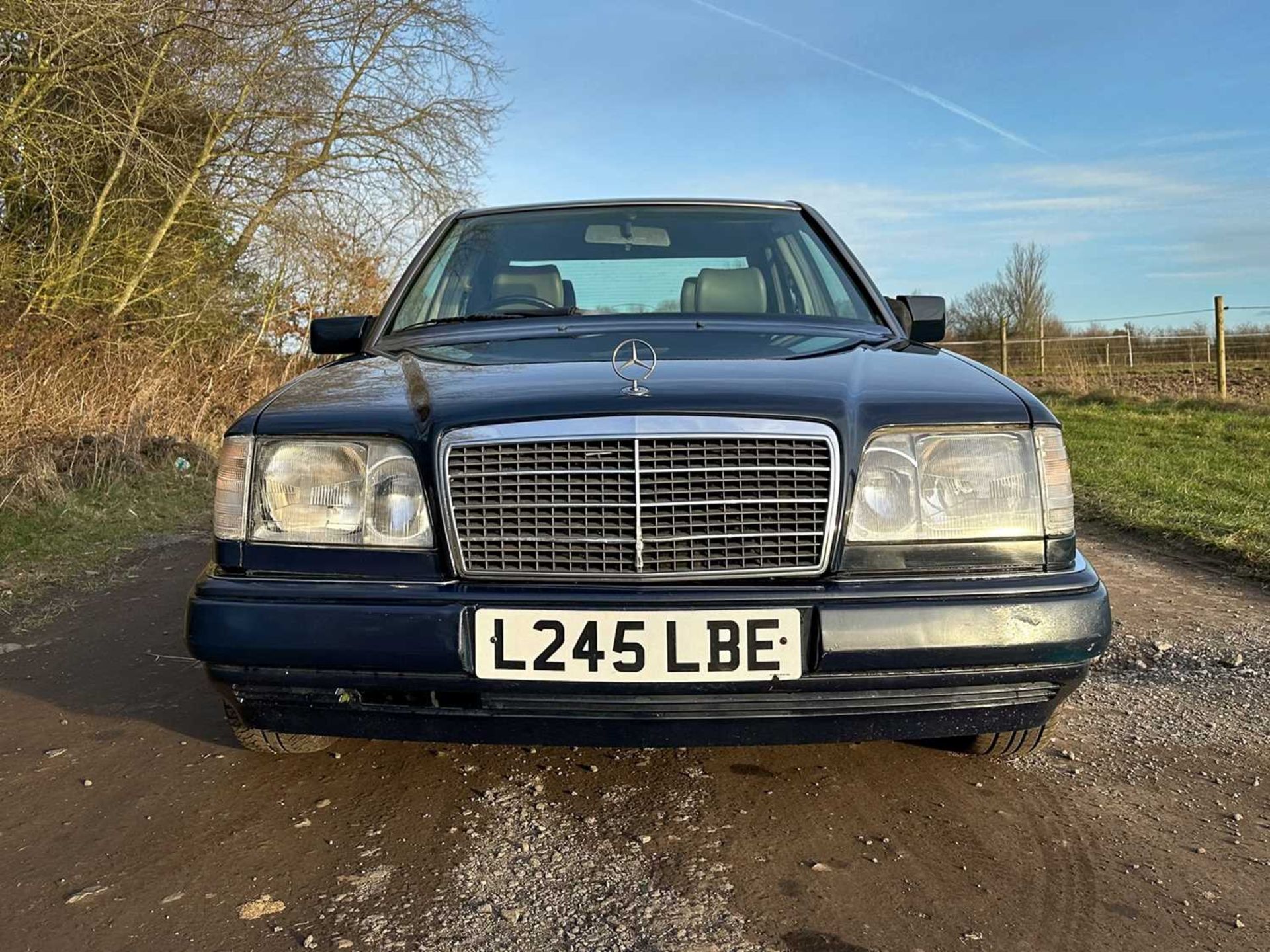 1993 Mercedes-Benz E200 Elegance *** NO RESERVE *** - Image 12 of 66