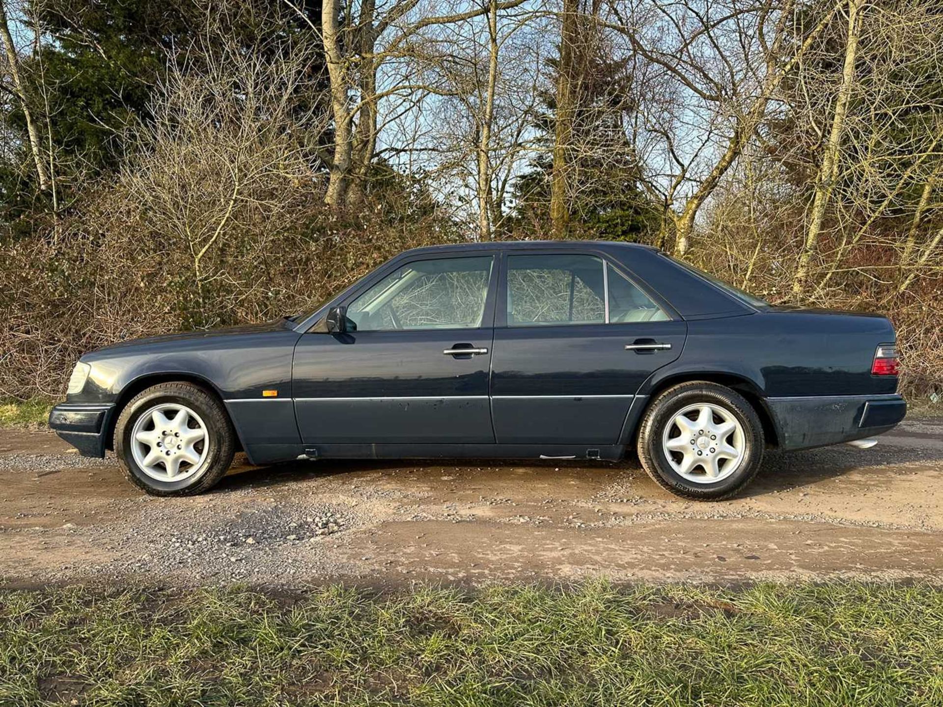 1993 Mercedes-Benz E200 Elegance *** NO RESERVE *** - Image 11 of 66