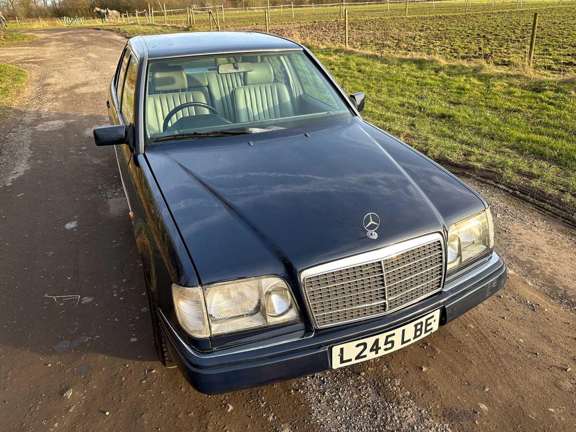 1993 Mercedes-Benz E200 Elegance *** NO RESERVE *** - Image 4 of 66