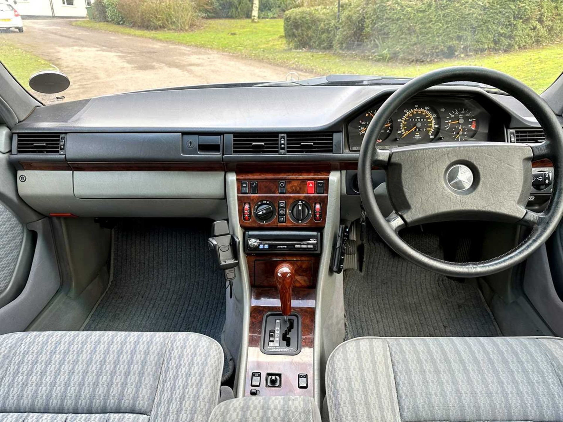 1990 Mercedes-Benz 260 E - Image 16 of 28