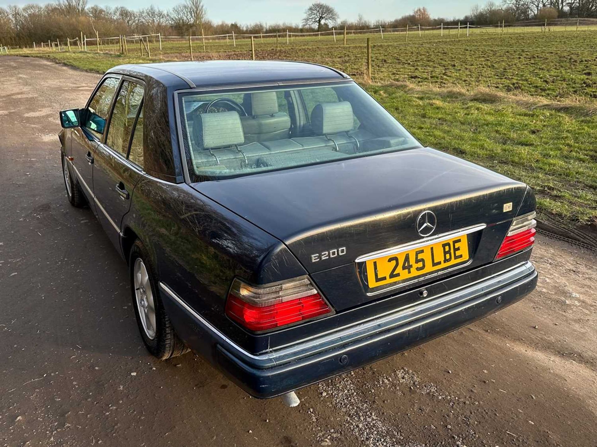 1993 Mercedes-Benz E200 Elegance *** NO RESERVE *** - Image 18 of 66