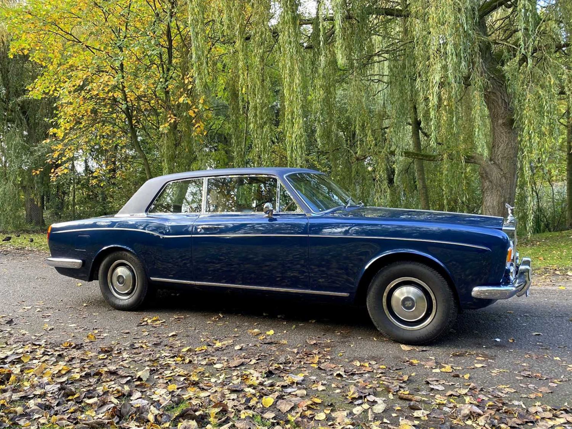 1971 Rolls-Royce Corniche Saloon Finished in Royal Navy Blue with Tobacco hide - Image 9 of 100