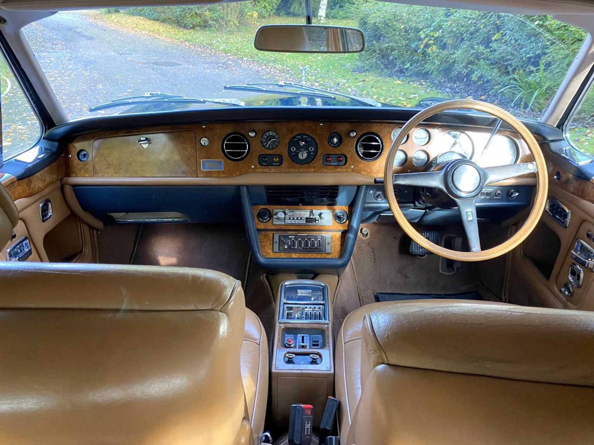 1971 Rolls-Royce Corniche Saloon Finished in Royal Navy Blue with Tobacco hide - Image 41 of 100