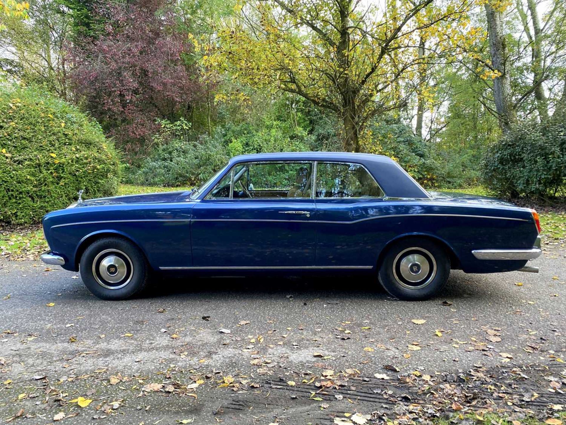 1971 Rolls-Royce Corniche Saloon Finished in Royal Navy Blue with Tobacco hide - Image 14 of 100