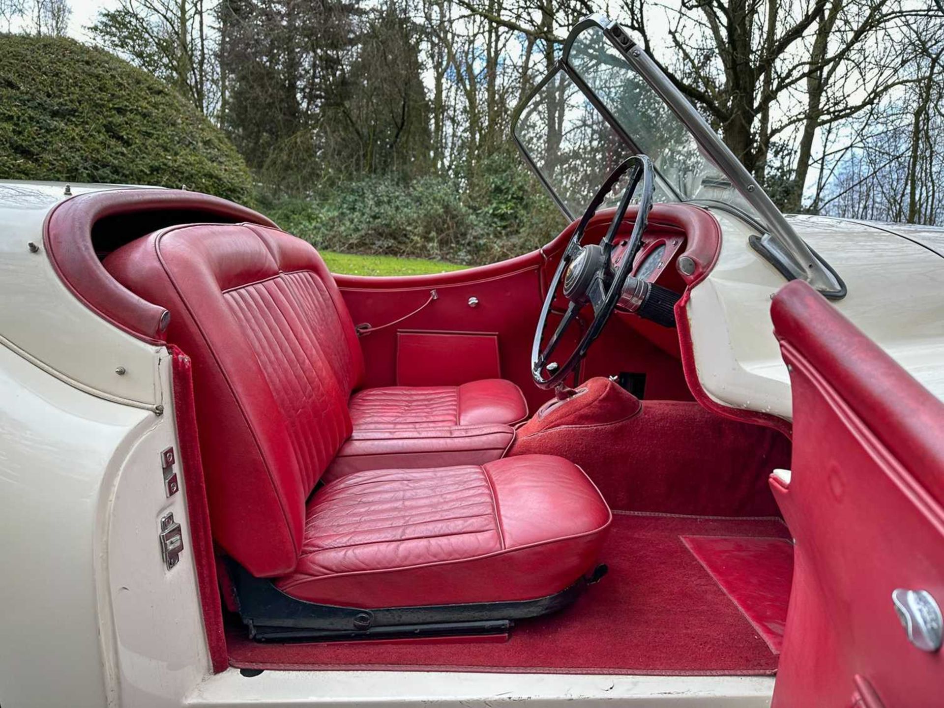 1956 Jaguar XK140 SE Roadster Home-market car. In the same family ownership for 33 years - Image 33 of 81