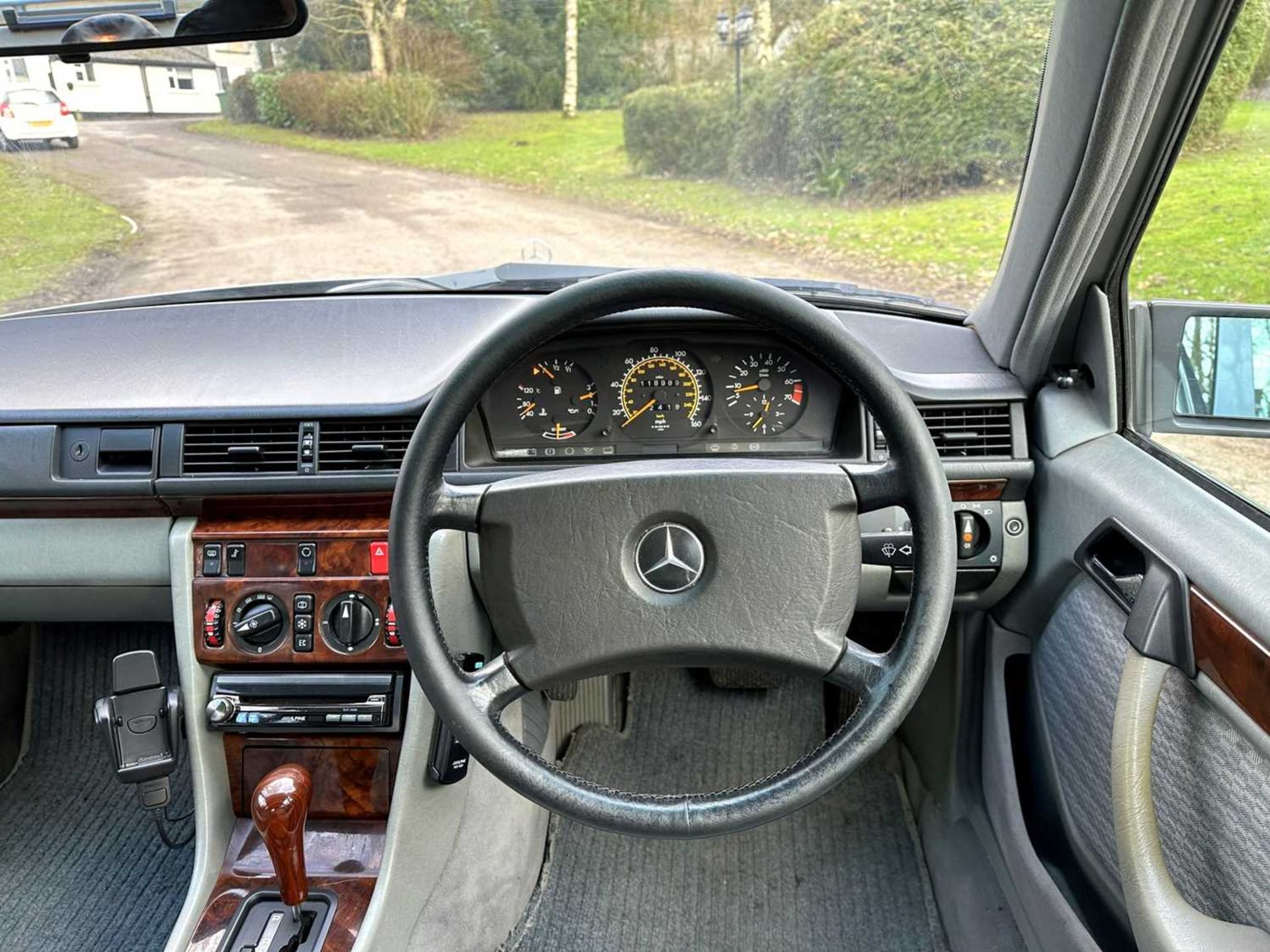 1990 Mercedes-Benz 260 E - Image 18 of 28