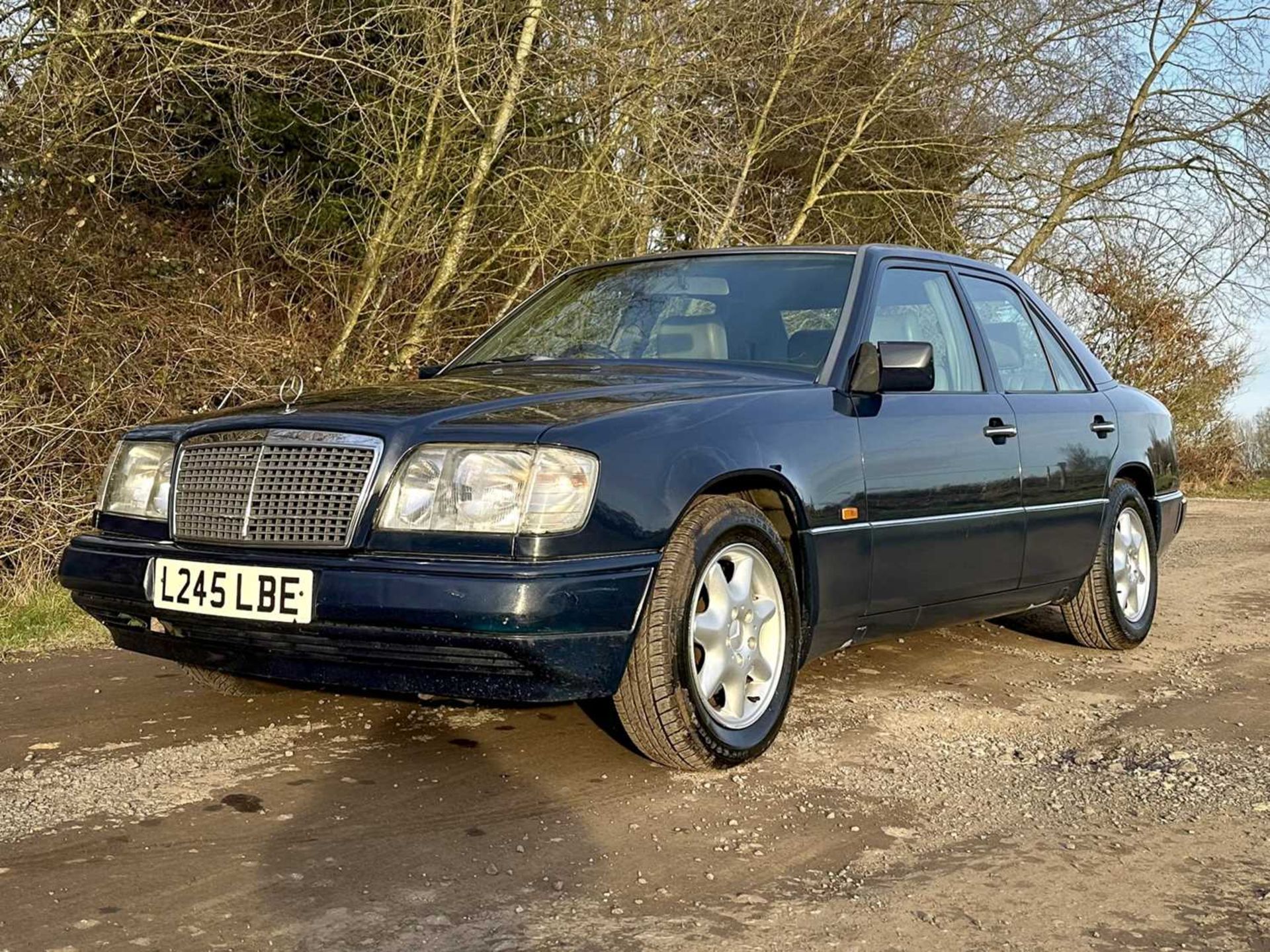 1993 Mercedes-Benz E200 Elegance *** NO RESERVE *** - Image 7 of 66