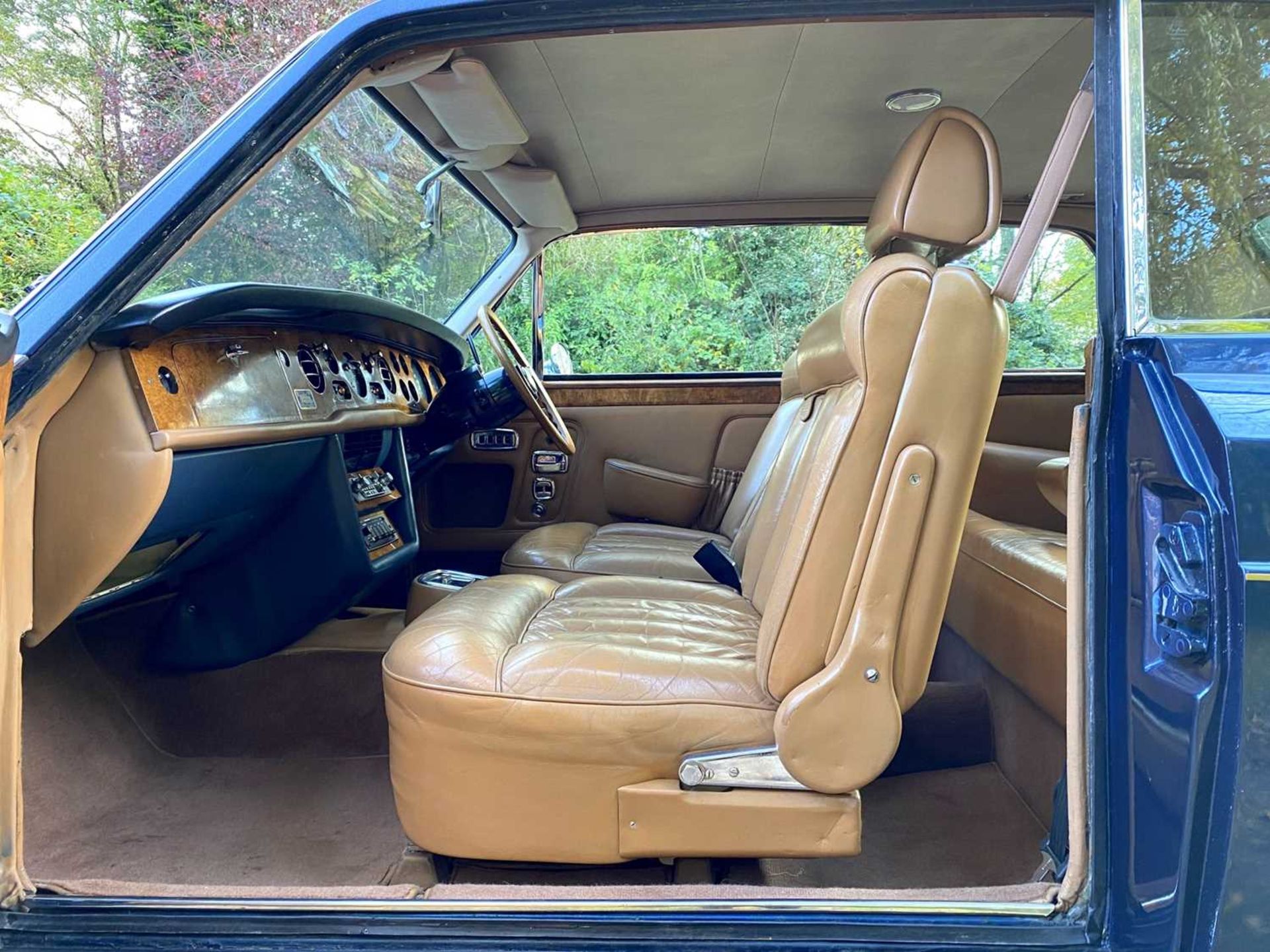 1971 Rolls-Royce Corniche Saloon Finished in Royal Navy Blue with Tobacco hide - Image 35 of 100