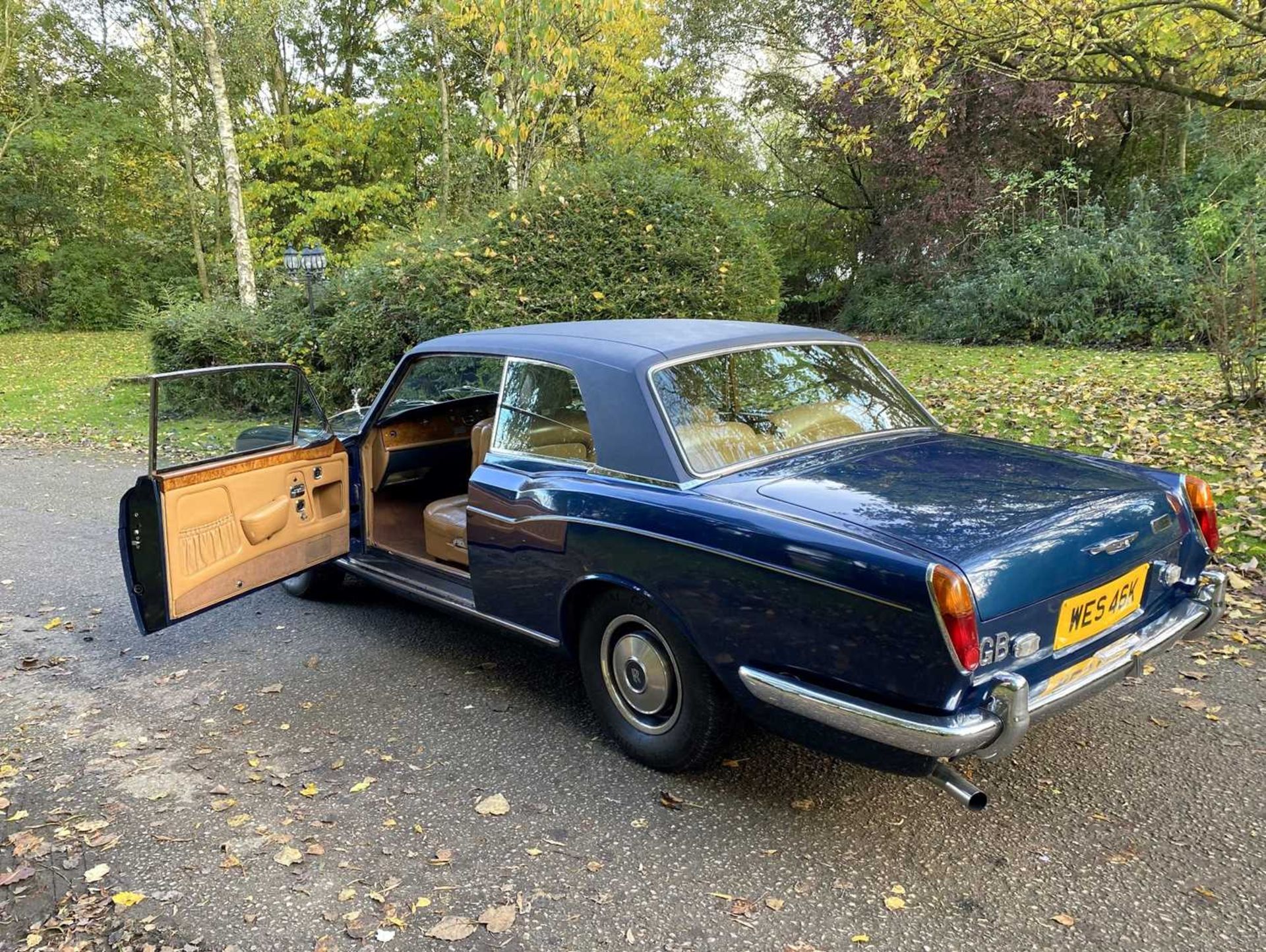 1971 Rolls-Royce Corniche Saloon Finished in Royal Navy Blue with Tobacco hide - Image 33 of 100