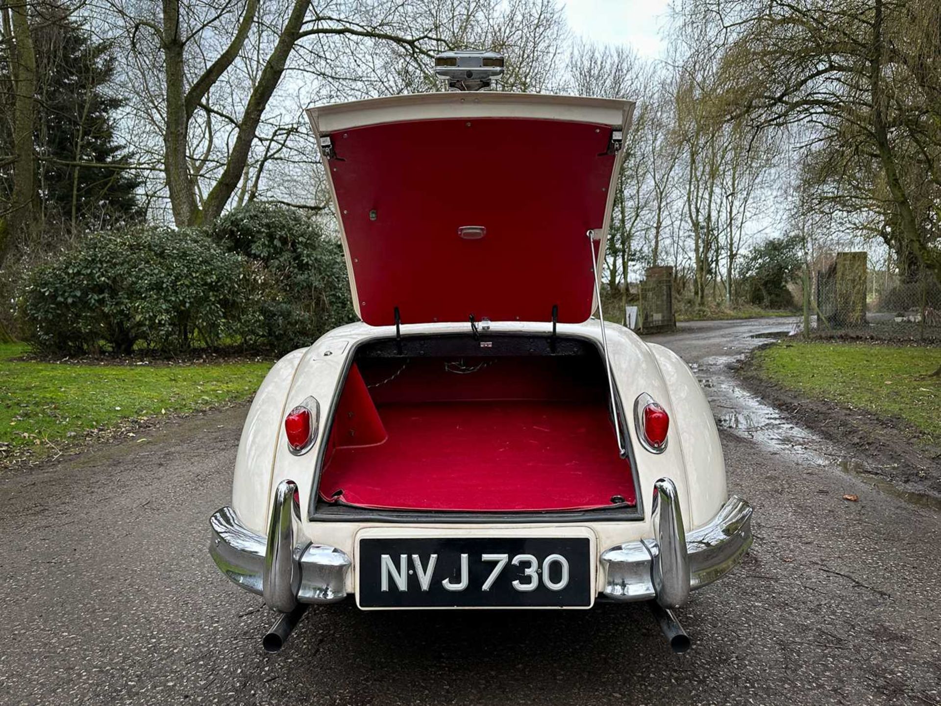 1956 Jaguar XK140 SE Roadster Home-market car. In the same family ownership for 33 years - Image 15 of 81