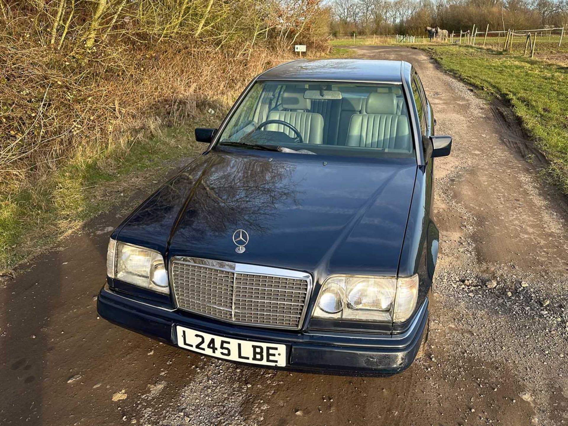 1993 Mercedes-Benz E200 Elegance *** NO RESERVE *** - Image 5 of 66