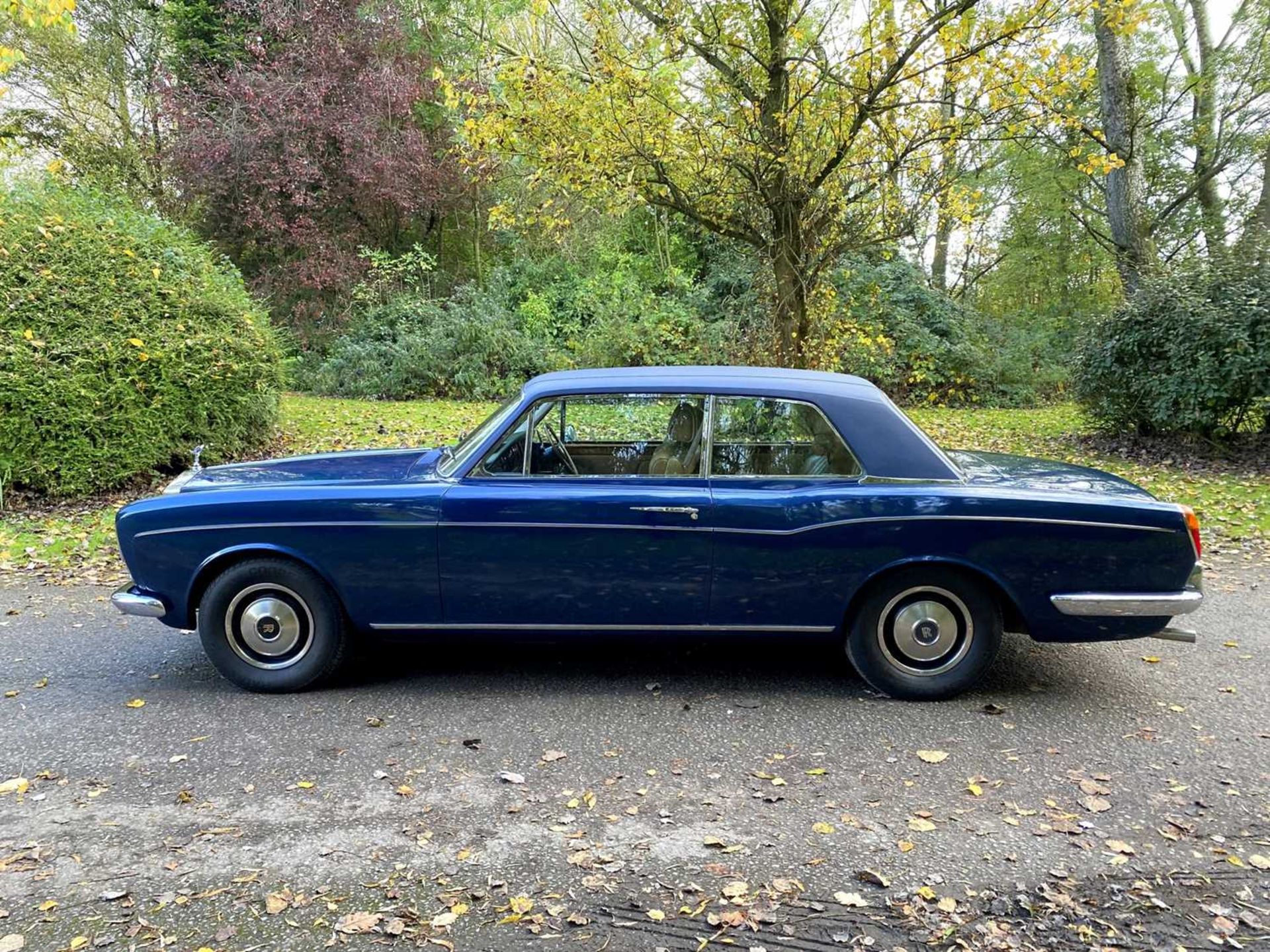 1971 Rolls-Royce Corniche Saloon Finished in Royal Navy Blue with Tobacco hide - Image 16 of 100