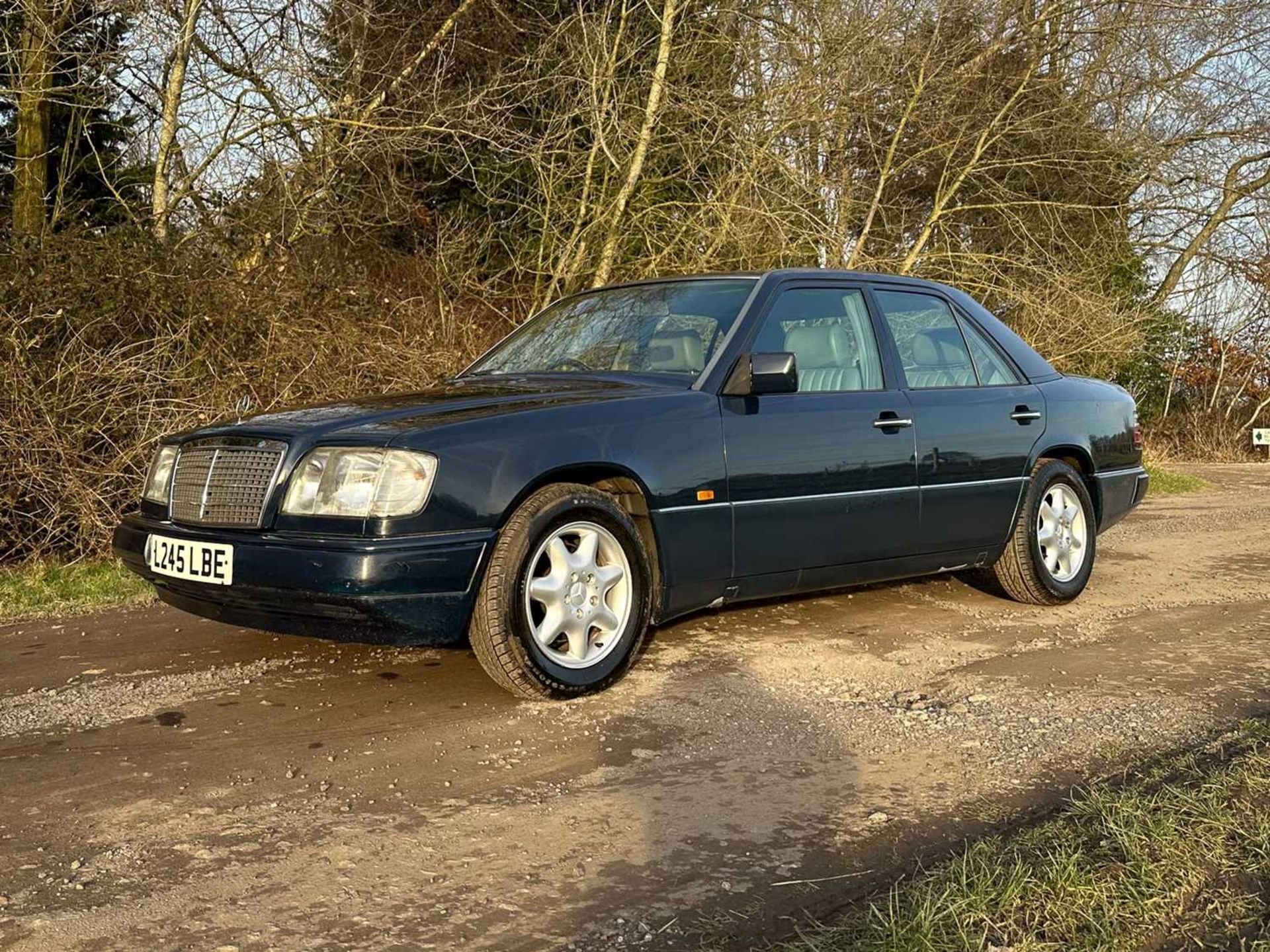 1993 Mercedes-Benz E200 Elegance *** NO RESERVE *** - Image 9 of 66