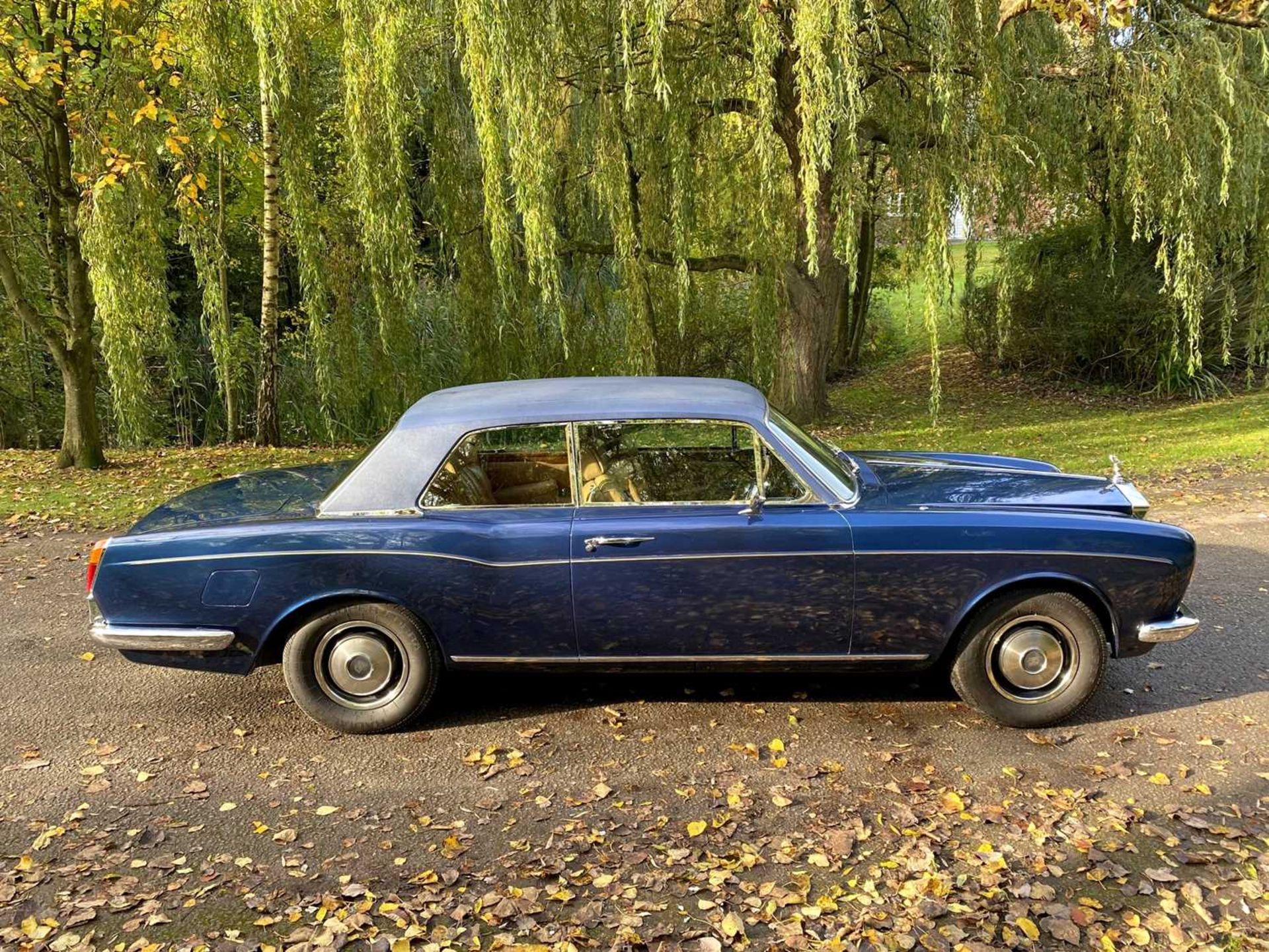 1971 Rolls-Royce Corniche Saloon Finished in Royal Navy Blue with Tobacco hide - Image 15 of 100