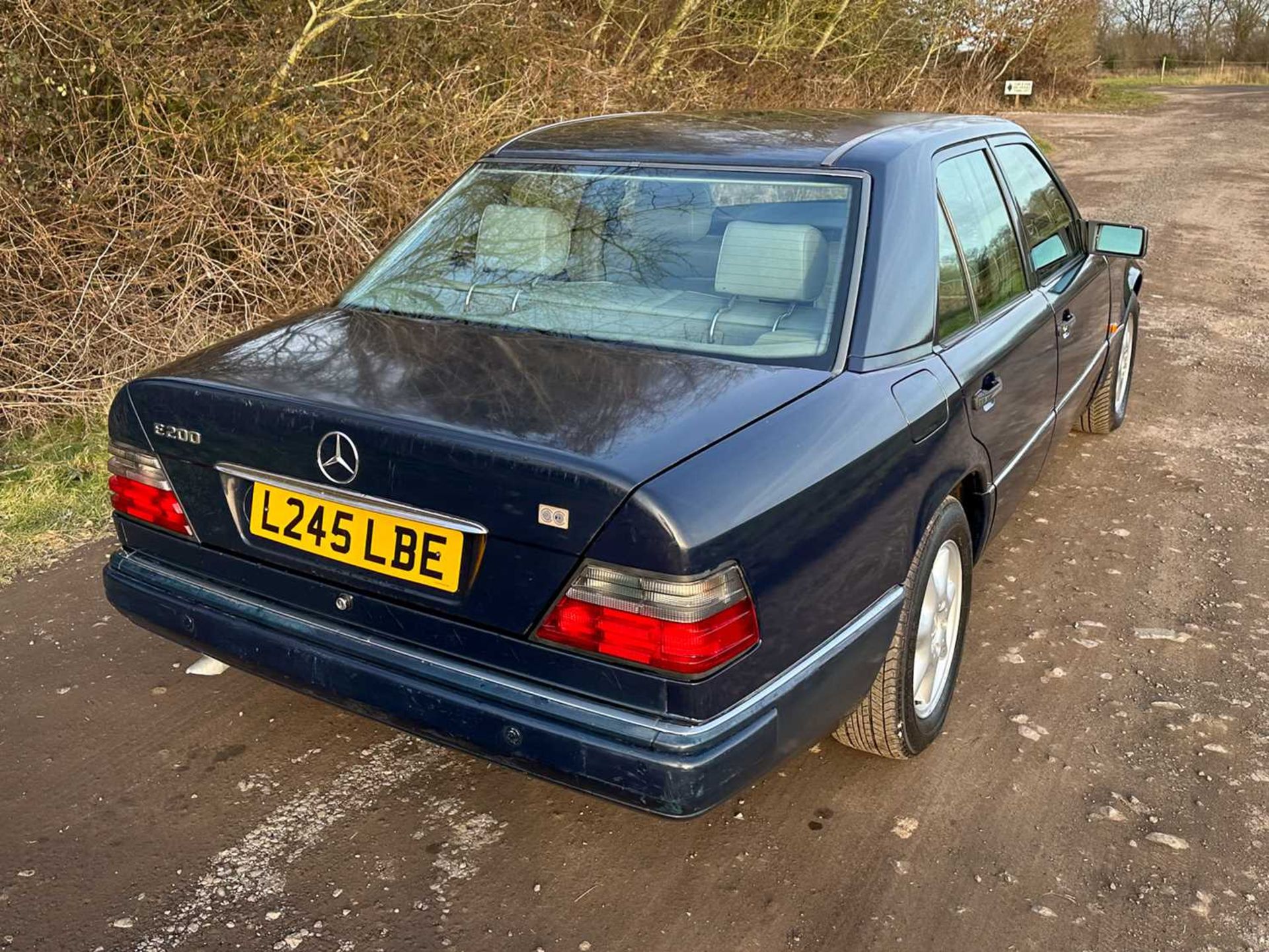 1993 Mercedes-Benz E200 Elegance *** NO RESERVE *** - Image 19 of 66