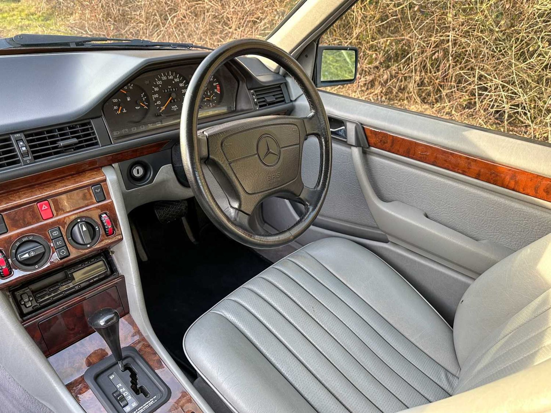 1993 Mercedes-Benz E200 Elegance *** NO RESERVE *** - Image 30 of 66