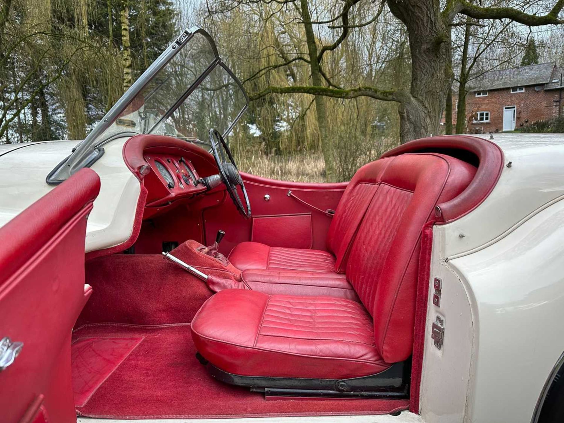 1956 Jaguar XK140 SE Roadster Home-market car. In the same family ownership for 33 years - Image 34 of 81