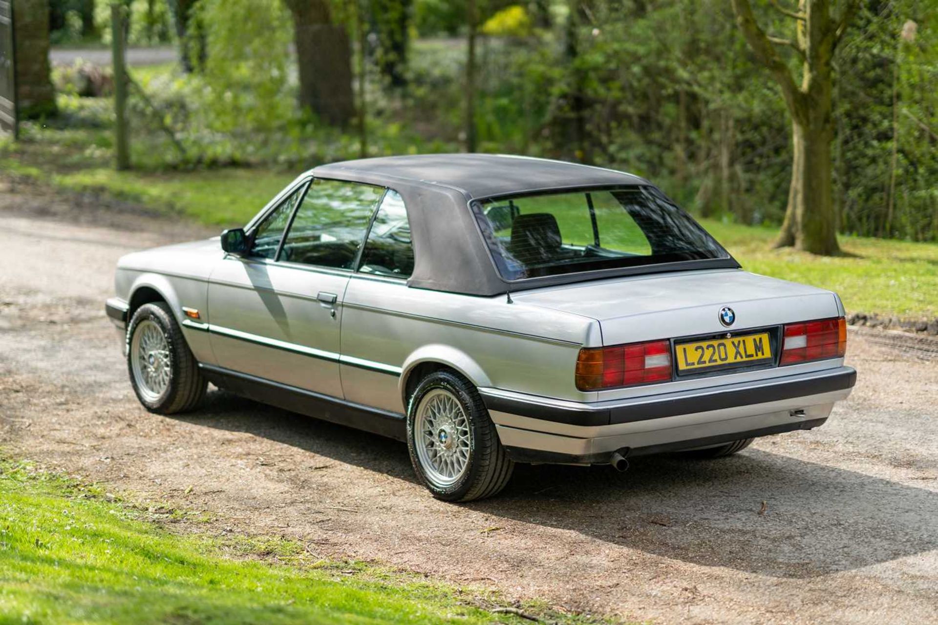 1993 BMW 318i Cabriolet  Desirable Manual gearbox, complete with hard top - Image 5 of 52