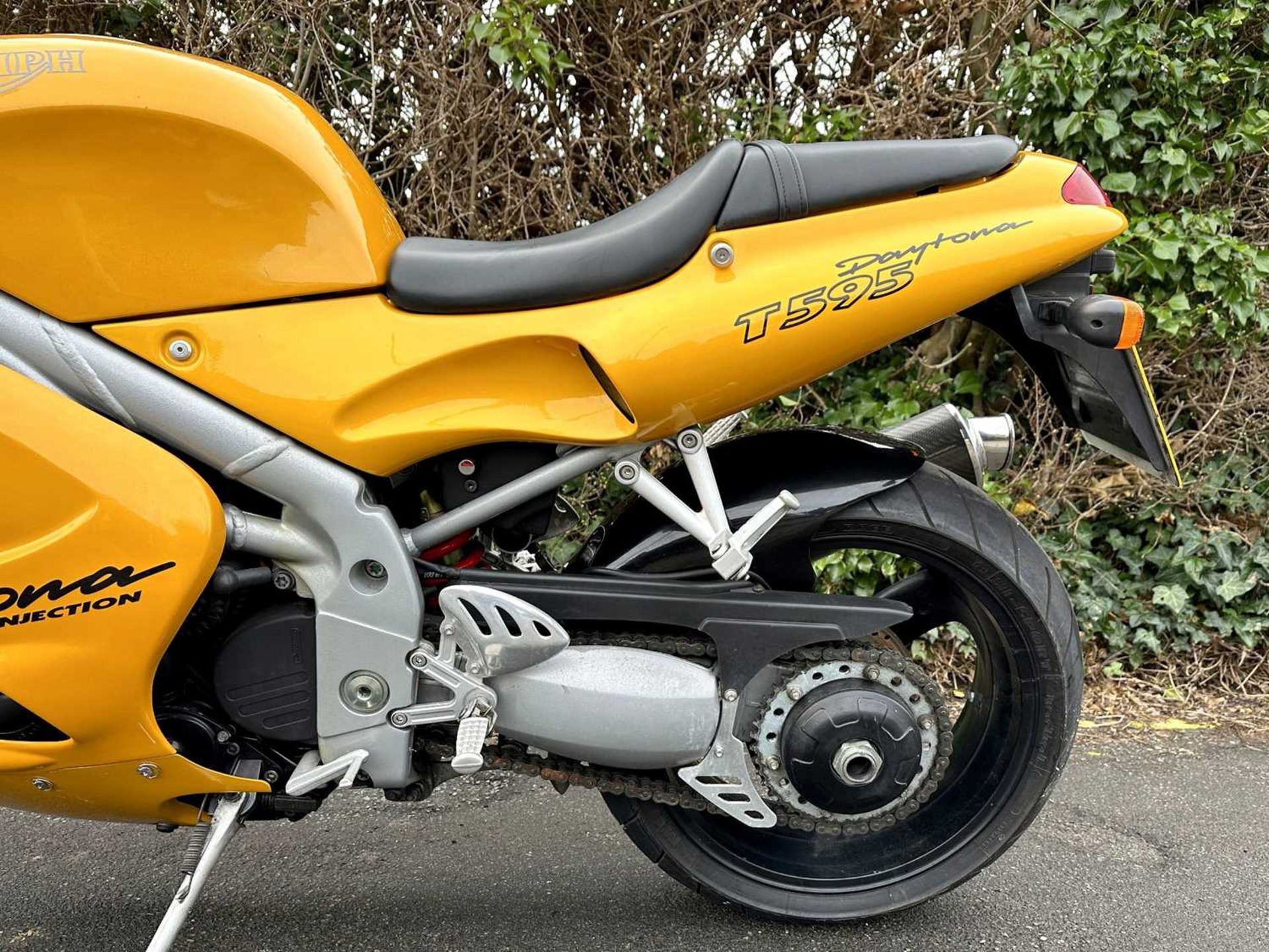 1998 Triumph Daytona T595 *** NO RESERVE *** - Image 21 of 40