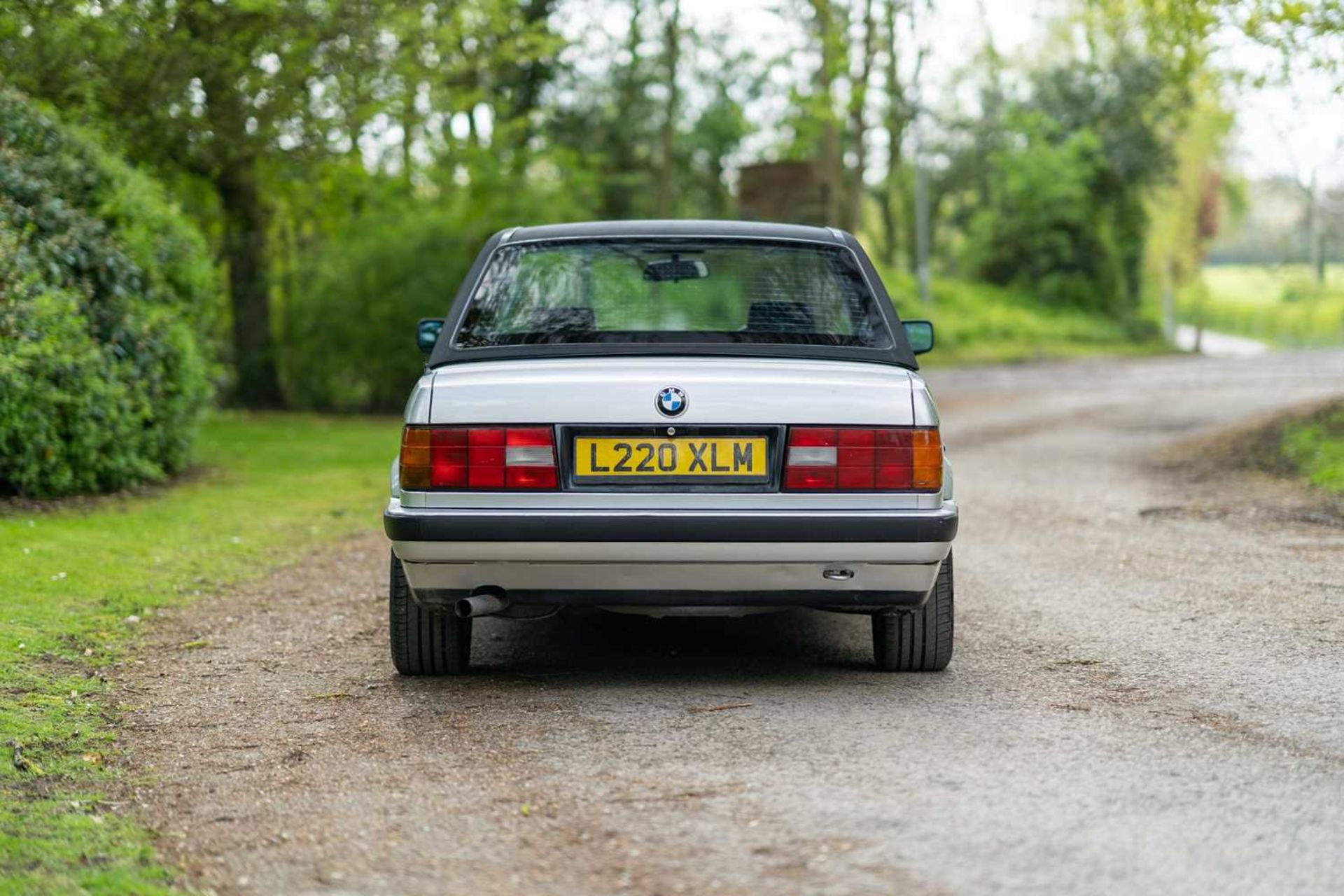 1993 BMW 318i Cabriolet  Desirable Manual gearbox, complete with hard top - Image 6 of 52