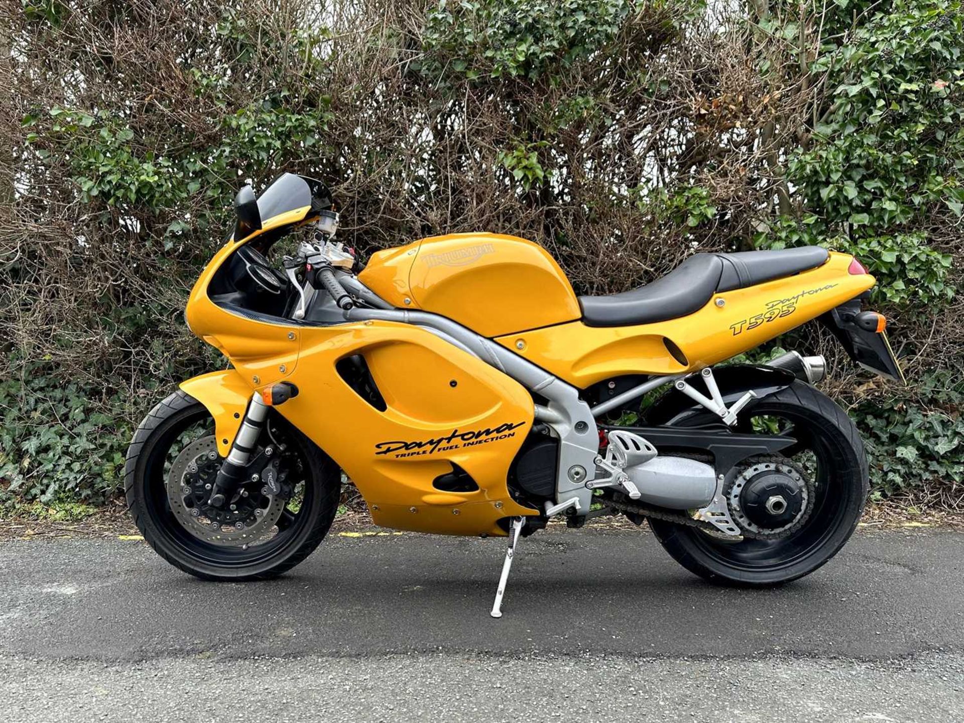 1998 Triumph Daytona T595 *** NO RESERVE *** - Image 2 of 40