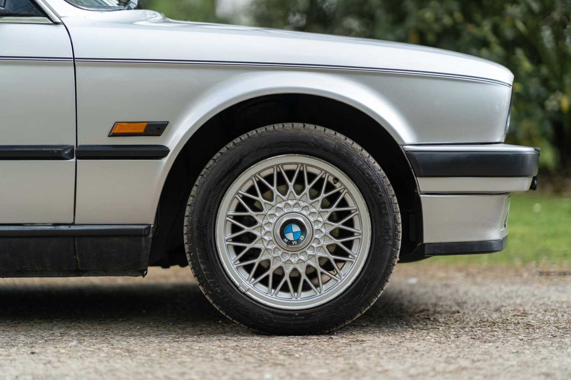 1993 BMW 318i Cabriolet  Desirable Manual gearbox, complete with hard top - Image 10 of 52