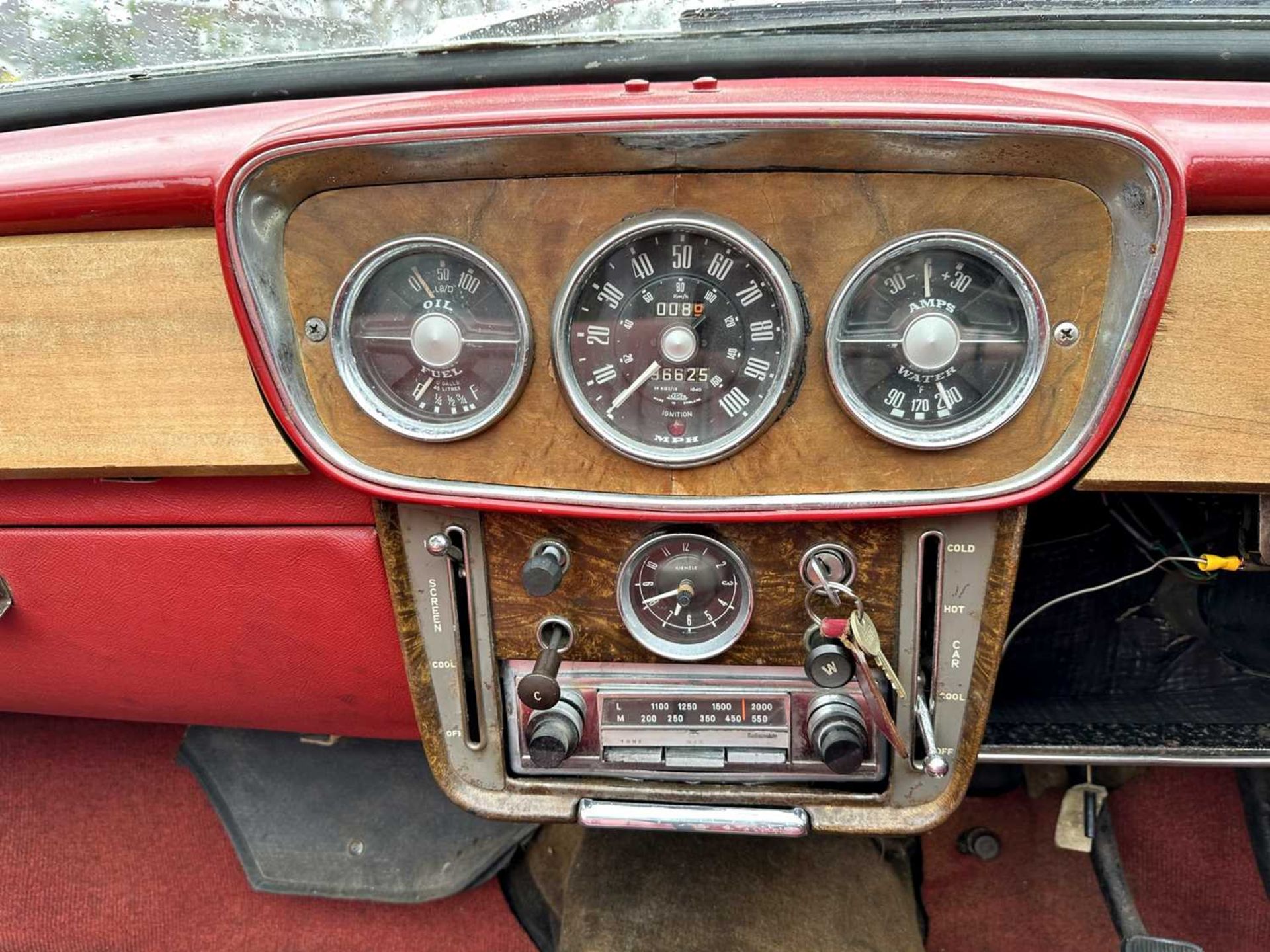 1961 Singer Gazelle Convertible Comes complete with overdrive, period radio and badge bar - Bild 62 aus 95