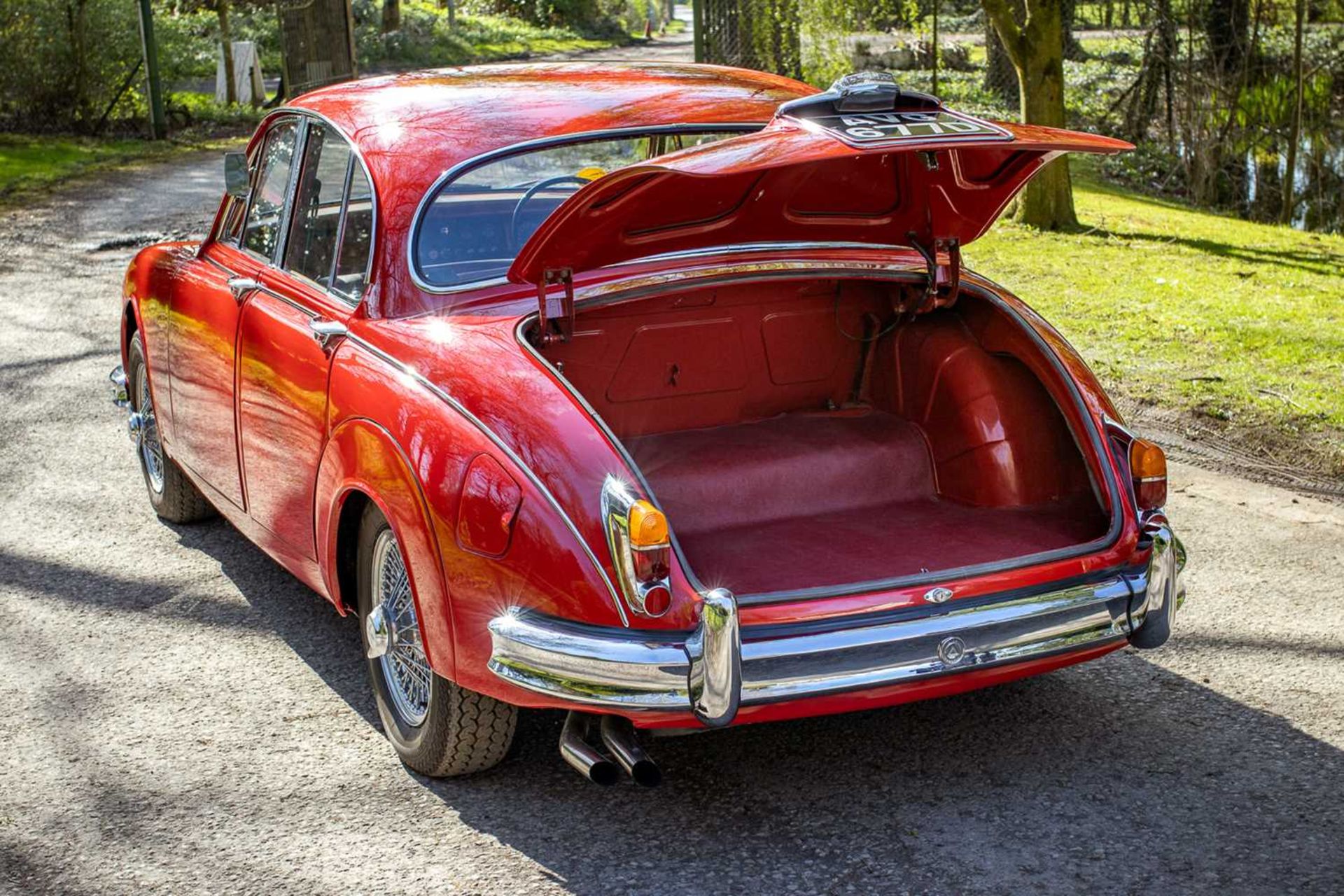 1966 Jaguar MKII 2.4 Believed to have covered a credible 19,000 miles, one former keeper  - Bild 42 aus 86