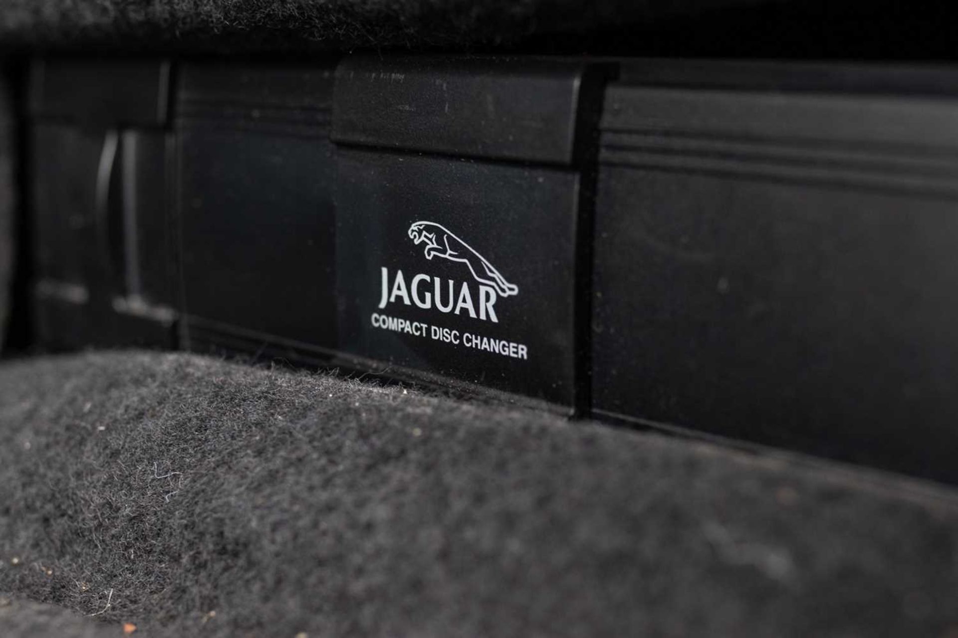 1999 Jaguar XKR Convertible  *** NO RESERVE *** - Image 50 of 114