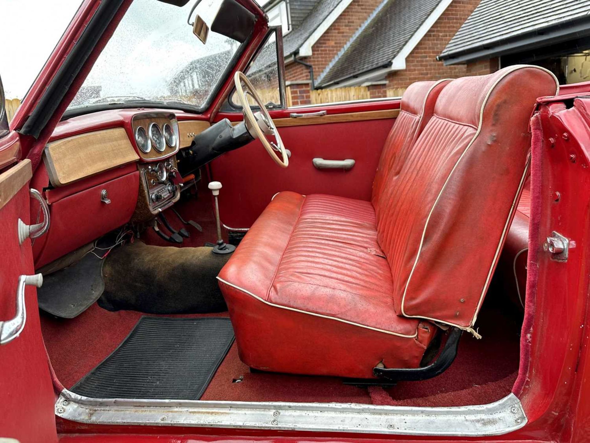 1961 Singer Gazelle Convertible Comes complete with overdrive, period radio and badge bar - Bild 44 aus 95