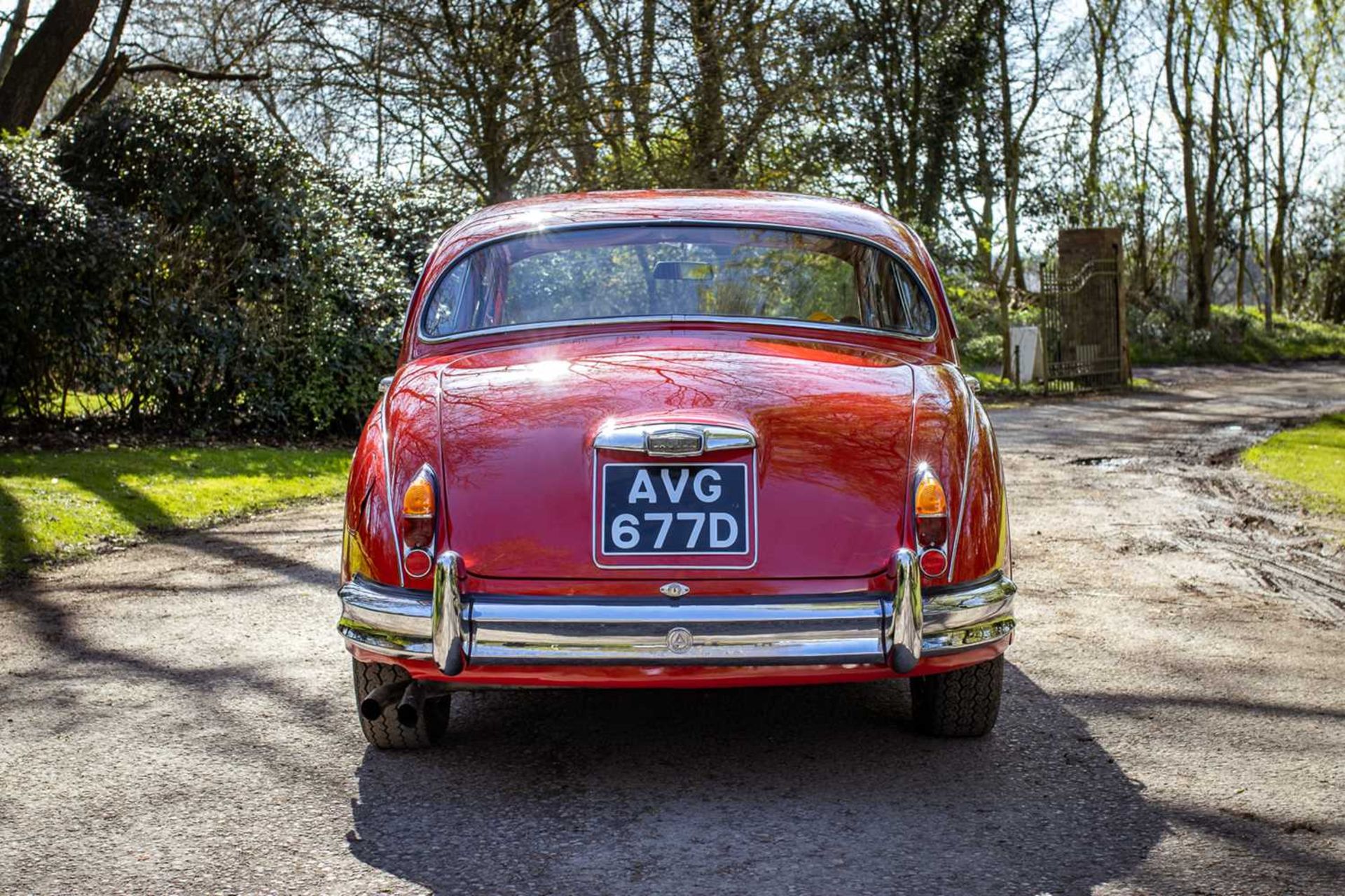 1966 Jaguar MKII 2.4 Believed to have covered a credible 19,000 miles, one former keeper  - Bild 35 aus 86