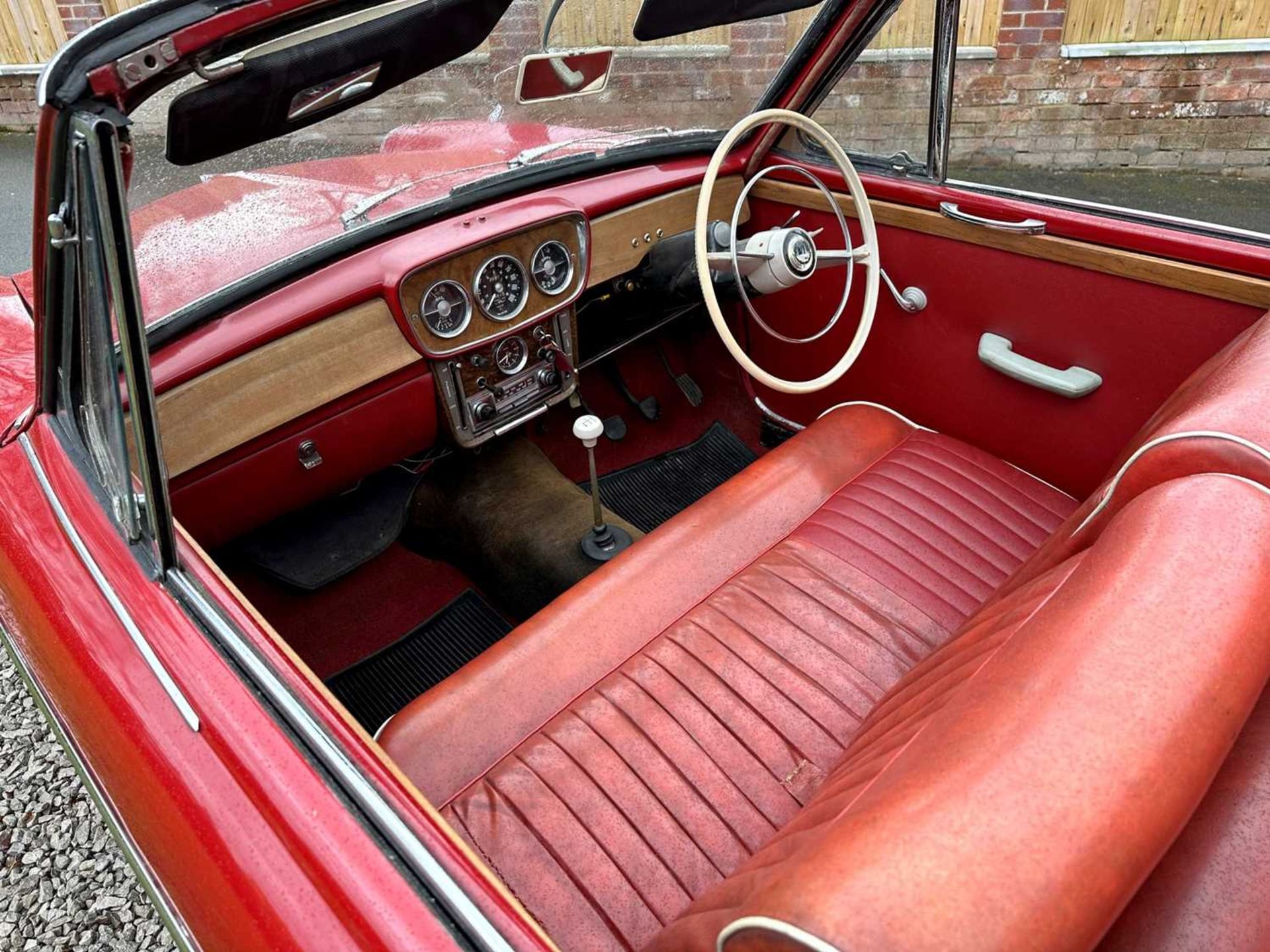 1961 Singer Gazelle Convertible Comes complete with overdrive, period radio and badge bar - Bild 48 aus 95