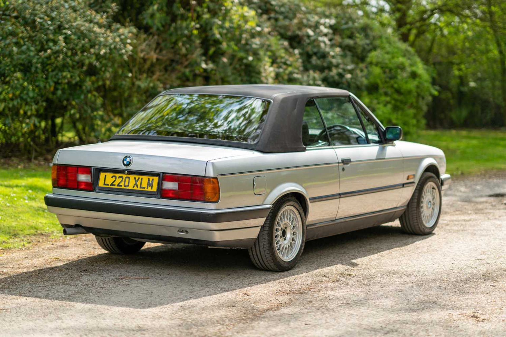 1993 BMW 318i Cabriolet  Desirable Manual gearbox, complete with hard top - Image 7 of 52
