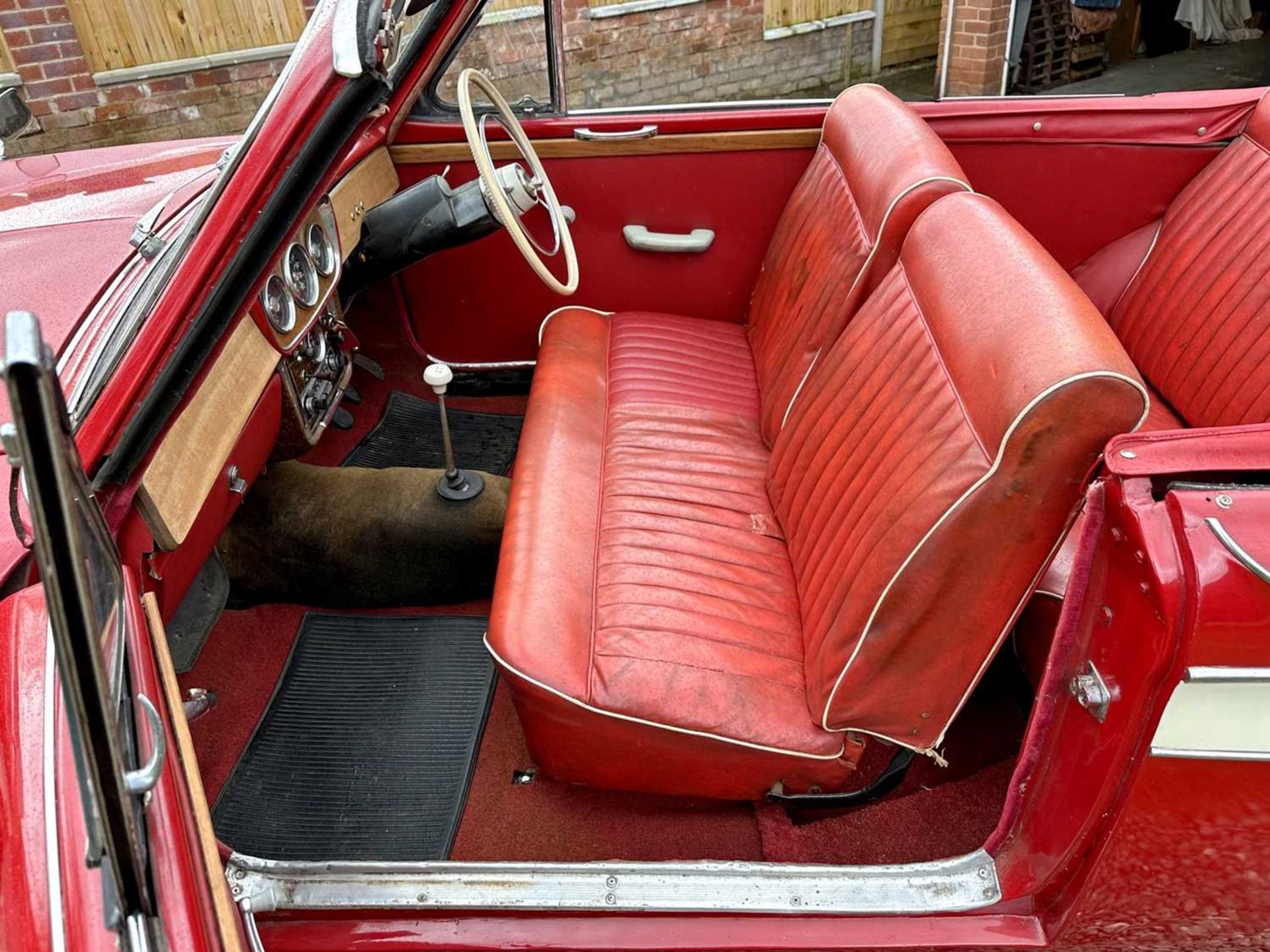 1961 Singer Gazelle Convertible Comes complete with overdrive, period radio and badge bar - Bild 46 aus 95