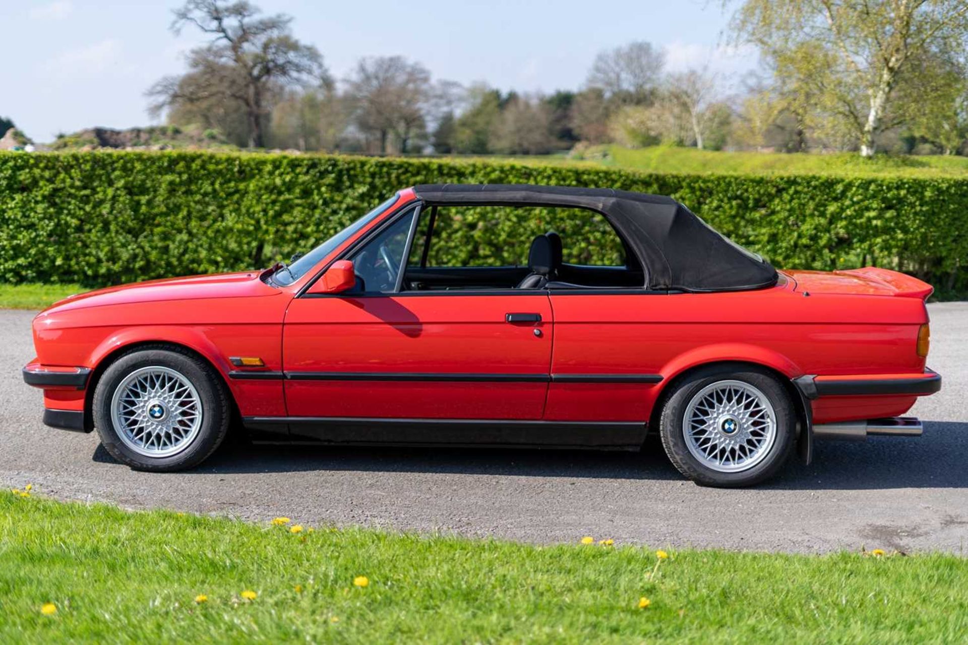 1990 BMW 325i Cabriolet  Desirable Manual gearbox, complete with hard top  - Image 13 of 72