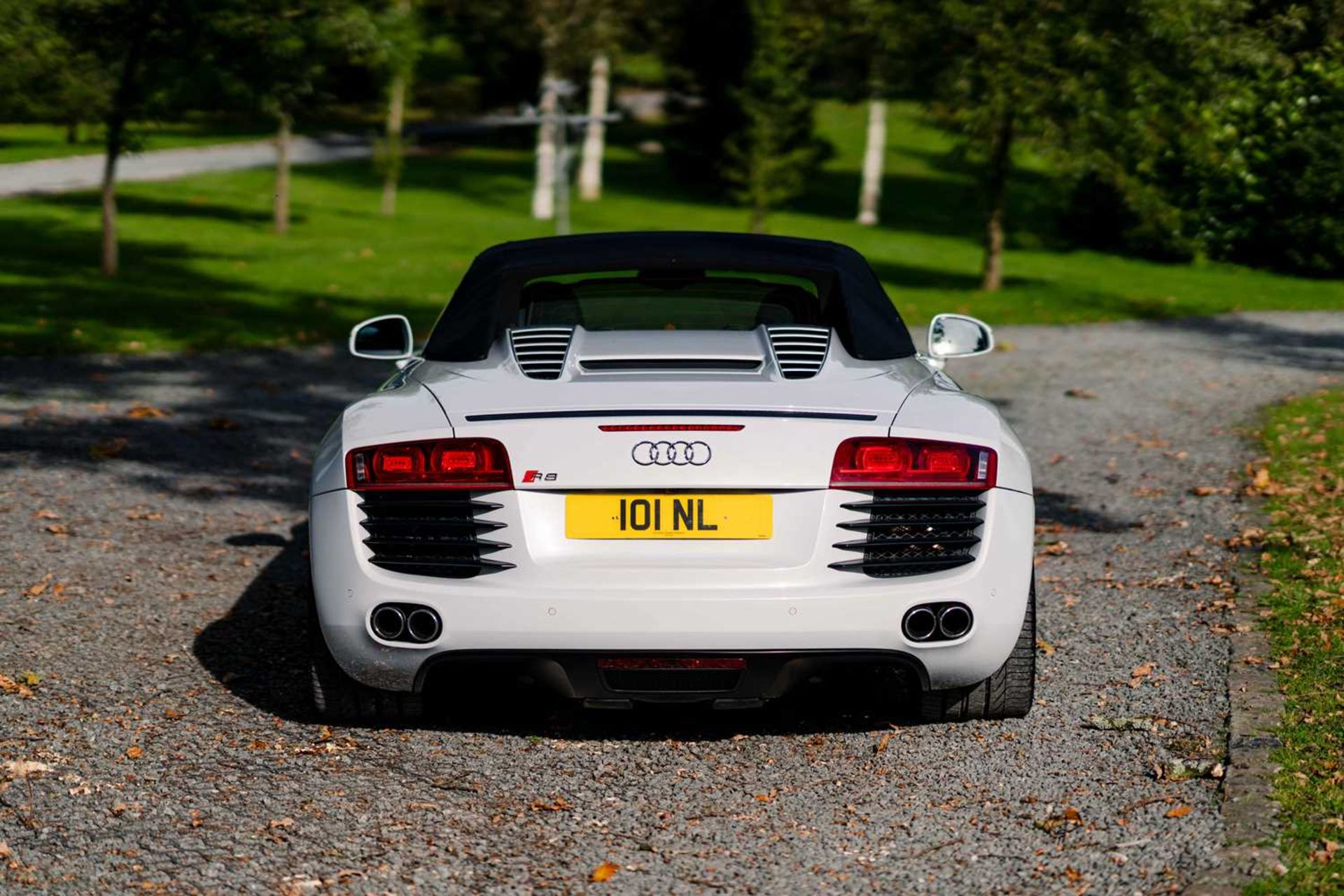2010 Audi R8 Spyder V8 Specified in Suzuka Grey, with a Black Nappa leather interior and just 22,500 - Image 12 of 57